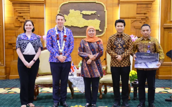 Thumbnail Gubernur Khofifah Apresiasi Dukungan Pemerintah Inggris Perkuat Transportasi Publik Jatim