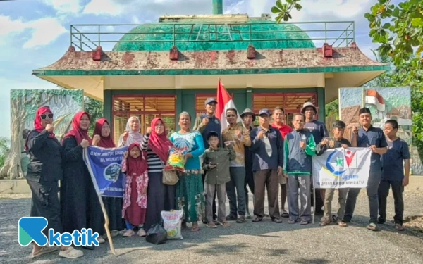 Thumbnail Berita - Warga Taruna-45 Labuhanbatu Gelar Baksos di Tugu Juang dan Salurkan Sembako Jelang HUT RI