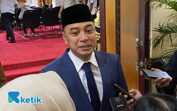 Thumbnail Tak Naikkan PBB, Wali Kota Surabaya Pilih Utang di Bank Jatim dan Andalkan Kejujuran Pajak Usaha