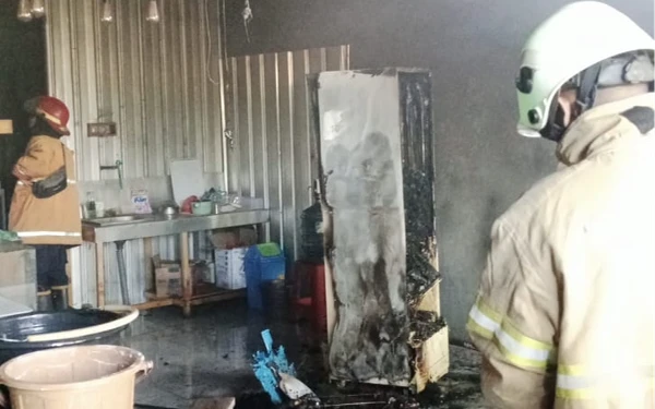 Thumbnail Berita - Korsleting Listrik Picu Kebakaran di Toko Dopota Bondowoso