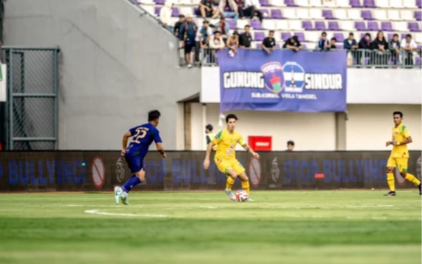 Thumbnail Kandaskan Persita 1-0, Persebaya Akhirnya Raih Poin Penuh Pertama di Super League