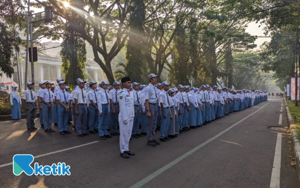 Thumbnail Lapangan Dipagari UM, SMAN 8 Kota Malang Upacara 17 Agustus di Jalan Raya