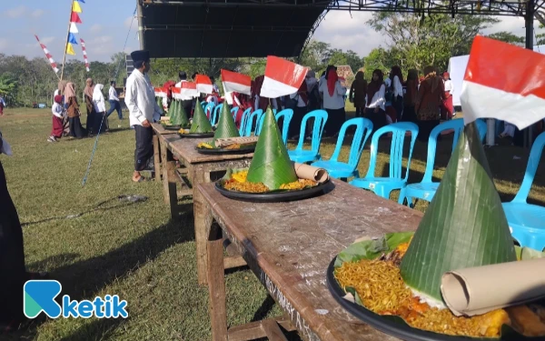 Thumbnail Berita - 45 Tumpeng Warnai Perayaan HUT Ke-80 Kemerdekaan RI di Desa Bregeng Bangkalan