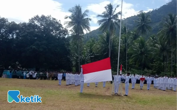 Thumbnail Upacara HUT ke-80 RI di Kaki Gunung Beha, Obi Barat Teguhkan Semangat Nasionalisme
