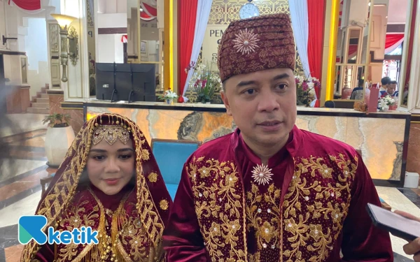 Thumbnail HUT ke-80 RI, Wali Kota Surabaya Kenakan Baju Adat Minang sebagai Simbol Keberagaman