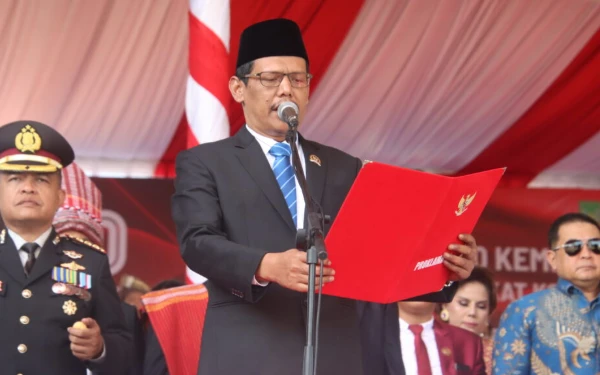 Thumbnail Berita - Ketua DPRD Batam Bacakan Teks Proklamasi di Upacara Peringatan HUT Ke-80 RI