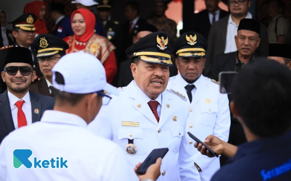 Thumbnail Berita - Aksi Heroik Siswa SD Panjat Tiang Bendera Tuai Pujian, Bupati Nagan Raya: Berani dan Tulus