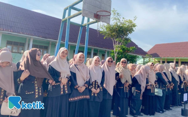 Thumbnail Berita - Kemenag Aceh Singkil Gelar Upacara HUT ke - 80 RI, Peserta Kenakan Baju Motif Daerah