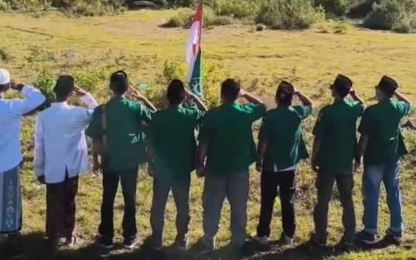 Thumbnail Berita - GP Ansor Pujer Bondowoso Kibarkan Bendera di Lereng Ijen, Padukan Nasionalisme dan Kontemplasi Alam