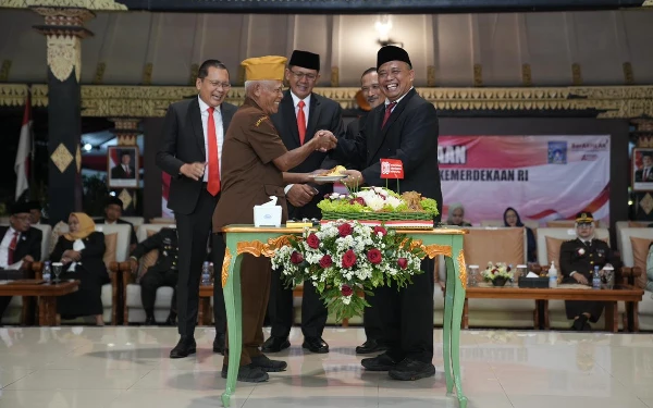 Thumbnail Berita - Bupati Harda Kiswaya Minta Masyarakat Jadi Penggerak Pembangunan