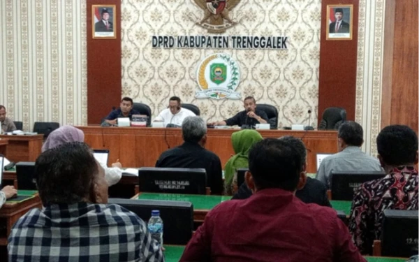 Thumbnail Dikejar Deadline, Pansus RPJMD DPRD Trenggalek Gelar Rapat Finalisasi Malam Hari
