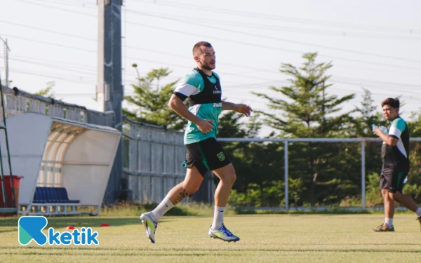 Thumbnail Striker Persebaya Belum Cetak Gol, Eduardo Perez Bela Mihailo Perovic