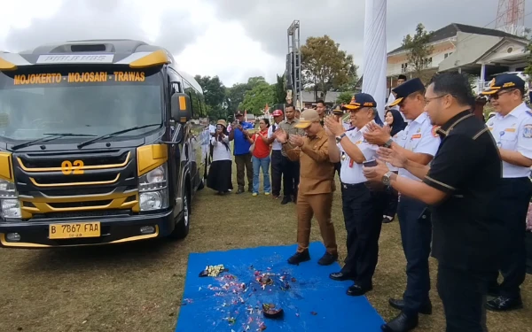 Dukung Pengembangan Pariwisata, Pemkab Mojokerto Luncurkan Feeder Transjatim Mojokerto-Trawas