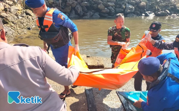 Thumbnail Berita - Geger Penemuan Jenazah Misterius di Teluk Pacitan, Polisi Masih Selidiki Identitas Korban