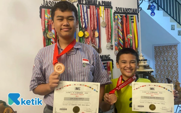 Thumbnail Jason dan Jovansyah, Kakak Beradik Asal Surabaya Ukir Prestasi Kompetisi Matematika Internasional