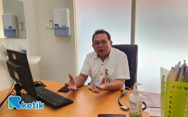 Thumbnail Ahli Jantung RSSA Malang dr Budi Satrijo, Sosok Humble Suka Berbahasa Jawa agar Pasien Paham Istilah Medis