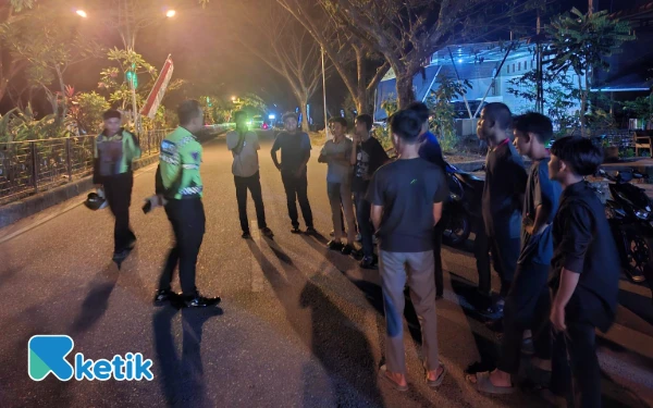 Thumbnail Berita - Blue Light Patrol, Satlantas Polres Abdya Sergap Balap Liar di Jalan Perkantoran