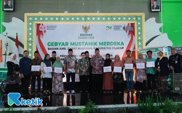 Thumbnail Berita - HUT Ke-80 RI, Baznas Cilacap Bagikan Ratusan Gerobak dan Bantuan Modal 362 Mustahik