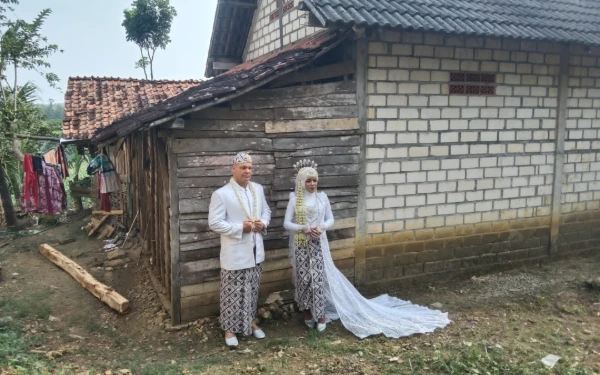 Thumbnail Berita - Dari Bos Jadi Jodoh, Perempuan Tuban Akan Dinikahi Pria Asal Italia