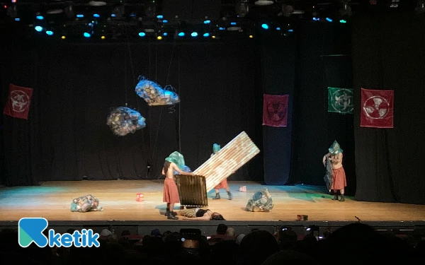 Thumbnail Berita - "Toean Markoen" di ARTSUBS 2025! Antrean Mengular, Sindiran Pedas Industrialisasi