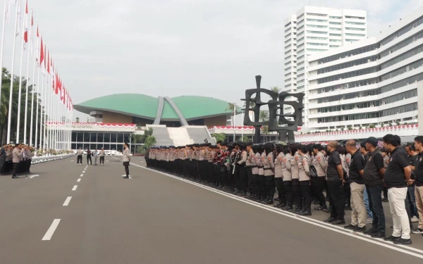 Thumbnail Ratusan Personel Amankan Aksi Demonstrasi di Gedung DPR
