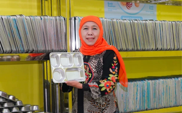 Thumbnail Genjot Program Makan Bergizi Gratis, Khofifah Targetkan 10,5 Juta Penerima Manfaat di Jatim