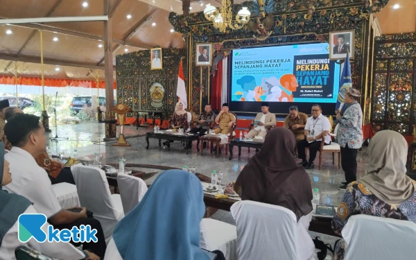 Thumbnail Berita - Bedah Buku di Bangkalan Kupas Tantangan Jaminan Sosial Pekerja