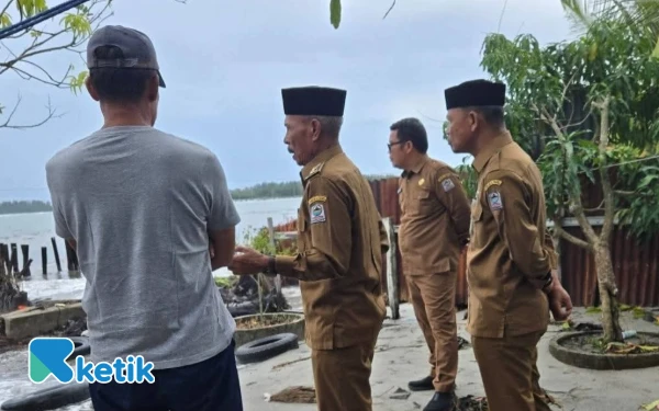 Thumbnail Berita - Wabup Aceh Singkil Tinjau Abrasi Pulo Sarok, Gelombang Tinggi Jadi Ancaman