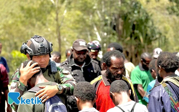 Thumbnail Berita - Satgas Yonif 511 Dampingi Warga Malagai Papua di Tengah Duka Kepergian Tokoh Adat