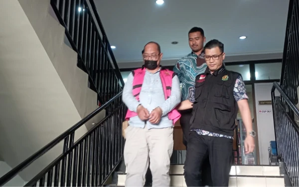 Thumbnail Kejari Surabaya Tahan Tersangka Korupsi Aset PT KAI, Negara Rugi Rp4,7 Miliar