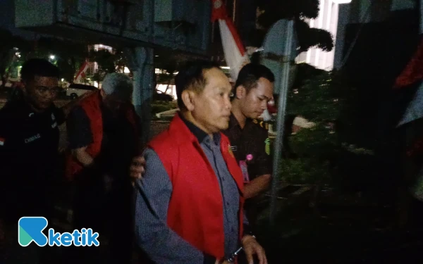 Thumbnail Terjerat Kasus Korupsi Pengadaan Barang dan Jasa Dindik Jatim, Begini Perjalanan Karier Hudiyono
