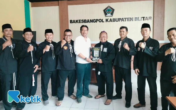 PSHT Cabang Kabupaten Blitar Resmi Serahkan Legalitas ke Bakesbangpol
