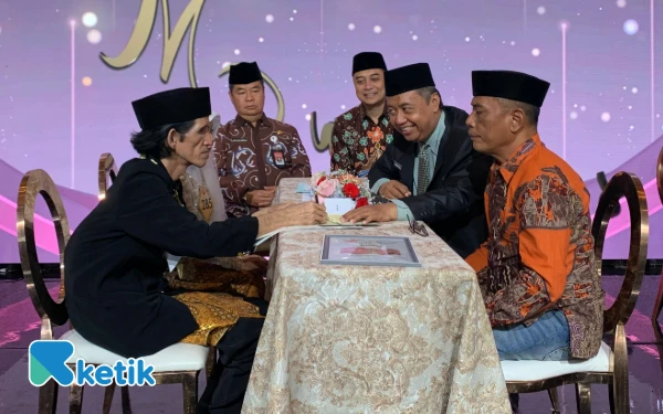 Thumbnail Berita - Surabaya Wujudkan Nol Nikah Siri Lewat Nikah Massal Lontong Kupang