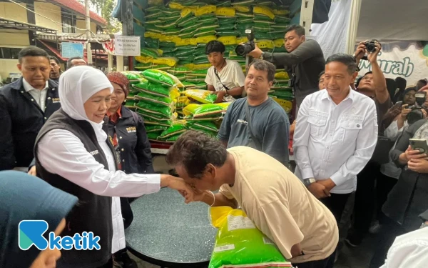 Thumbnail Gubernur Khofifah Pantau Pasar Murah di Kota Malang, Pastikan Stabilitas Beras SPHP