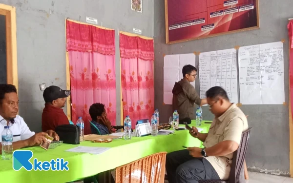 Thumbnail Warga Obi Soroti Dampak Kehadiran PT Poleko Yobarson, Konsultan Gelar Sosialisasi Bersama Pemerintah Desa