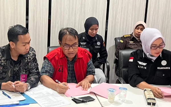 Thumbnail Eks Kabid DPUBMP Surabaya Segera Disidang Terkait Gratifikasi Rp3,6 Miliar