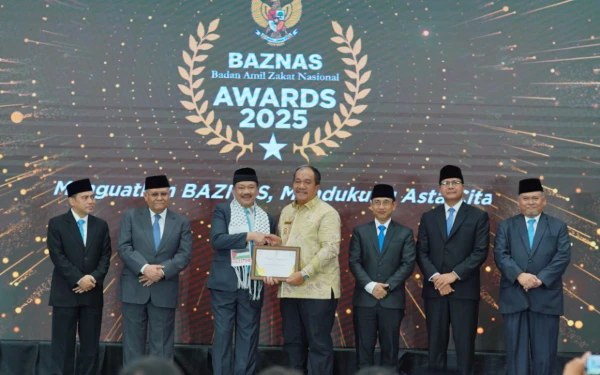 Thumbnail Penguatan Zakat di Asahan Diakui Nasional, Bupati Dianugerahi Baznas Awards 2025