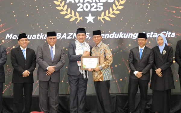 Thumbnail Berita - Amsakar Achmad Raih Penghargaan Baznas Award 2025, Komitmen Dukung Gerakan Zakat Nasional