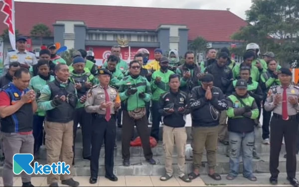 Thumbnail Ojol Kota Batu Gelar Aksi Solidaritas untuk Affan Kurniawan yang  Tewas Dilindas Rantis Brimob