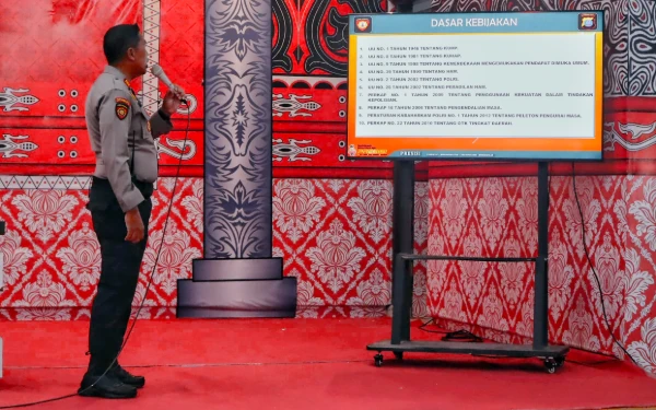 Thumbnail Berita - Kapolres Labuhanbatu Beri Arahan kepada Dalmas Ihwal Pengamanan Unjuk Rasa