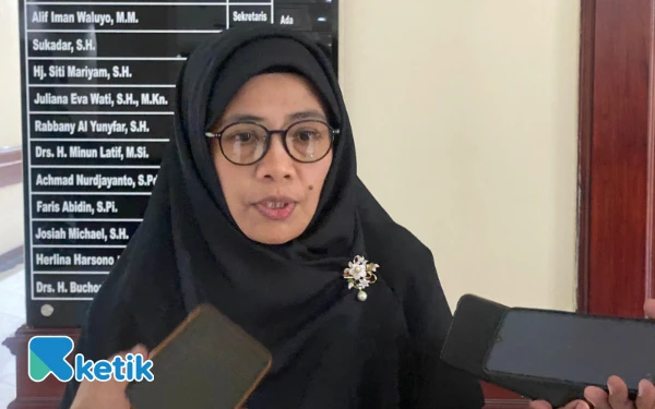 Thumbnail Berita - DPRD Surabaya Soroti Pembangunan Lapangan Padel yang Serobot Sungai