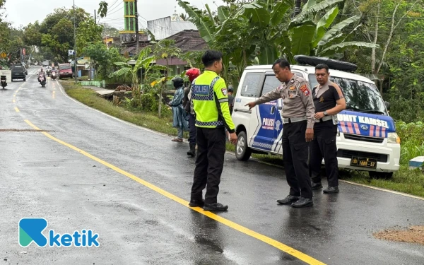 Thumbnail Berita - Cuaca Hujan, Jalur Pacitan-Solo Tewaskan Seorang Pelajar: Temannya Luka-luka