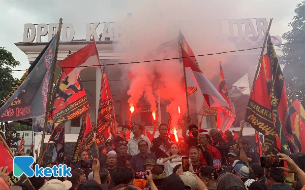 Thumbnail Berita - Drama Politik Blitar: DPRD dan Pemkab Akhirnya Sepakat Soal APBD-P, GPI Siap Tetap Kawal