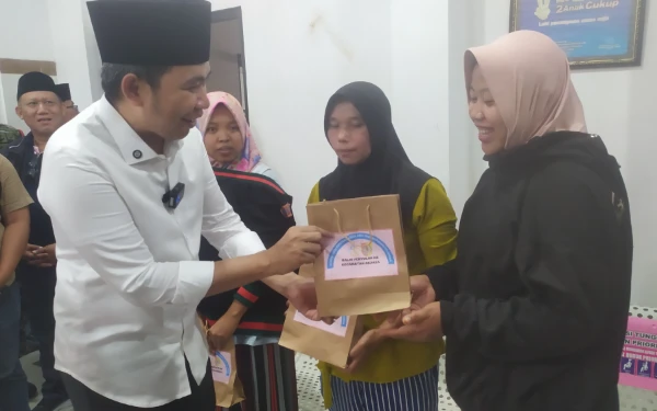 Thumbnail Berita - Gus Fawait Tegaskan Puskesmas di Jember Harus Nyaman, Ruang Rawat Wajib Ber-AC