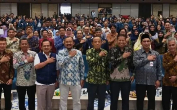 Thumbnail Berita - Bupati Pemalang Minta Mahasiswa KKN Undip Dukung Program Prioritas