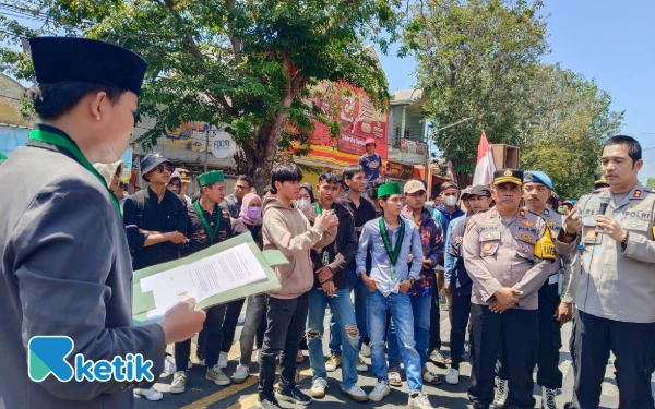 Thumbnail Berita - Aksi Solidaritas HMI Situbondo, Desak Polisi Perbaiki SOP Pengamanan Demo