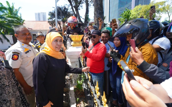 Thumbnail Usai Grahadi Didemo, Warga Surabaya Doakan dan Kuatkan Khofifah