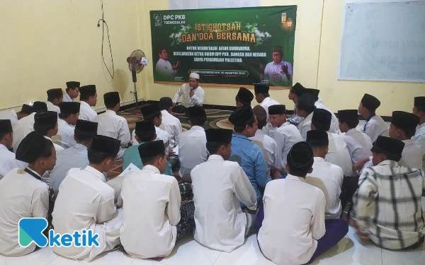 Thumbnail Berita - PKB Trenggalek Gelar Istighosah dan Doa Bersama untuk Keselamatan Bangsa dan Peduli Palestina