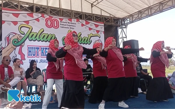 Thumbnail Berita - Warga Desa Jraganan Pemalang Meriahkan HUT Ke-80 RI dengan Karnaval dan Jalan Sehat