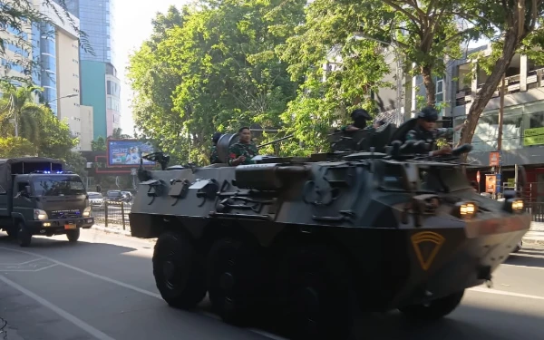 Thumbnail Kodam V/Brawijaya Terjunkan Patroli Gabungan Skala Besar Amankan Kota Surabaya dari Anarkisme Massa